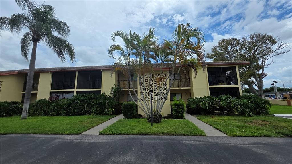 For Rent: $1,700 (2 beds, 2 baths, 981 Square Feet)