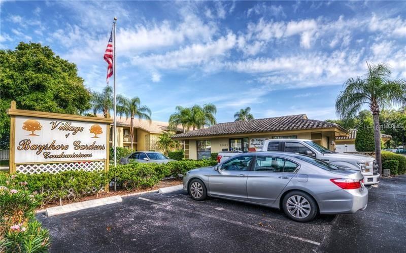 For Rent: $1,700 (2 beds, 2 baths, 981 Square Feet)