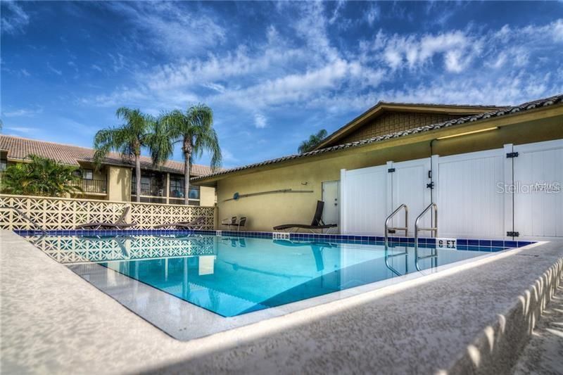 For Rent: $1,700 (2 beds, 2 baths, 981 Square Feet)