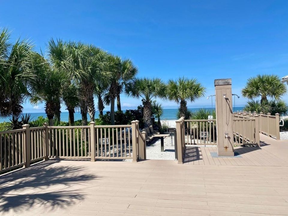 For Sale: $1,850,000 (5 beds, 5 baths, 6597 Square Feet)
