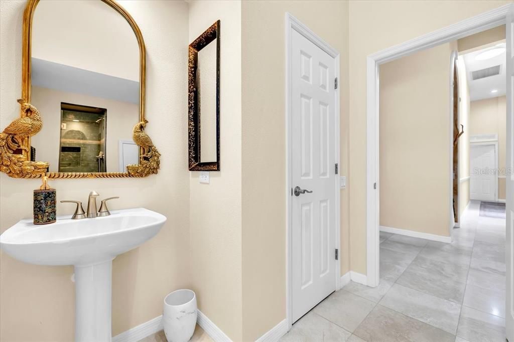 For Sale: $1,850,000 (5 beds, 5 baths, 6597 Square Feet)