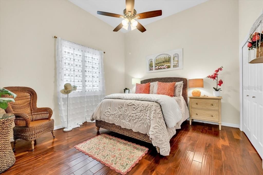 For Sale: $1,850,000 (5 beds, 5 baths, 6597 Square Feet)