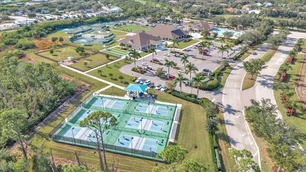 For Sale: $1,850,000 (5 beds, 5 baths, 6597 Square Feet)