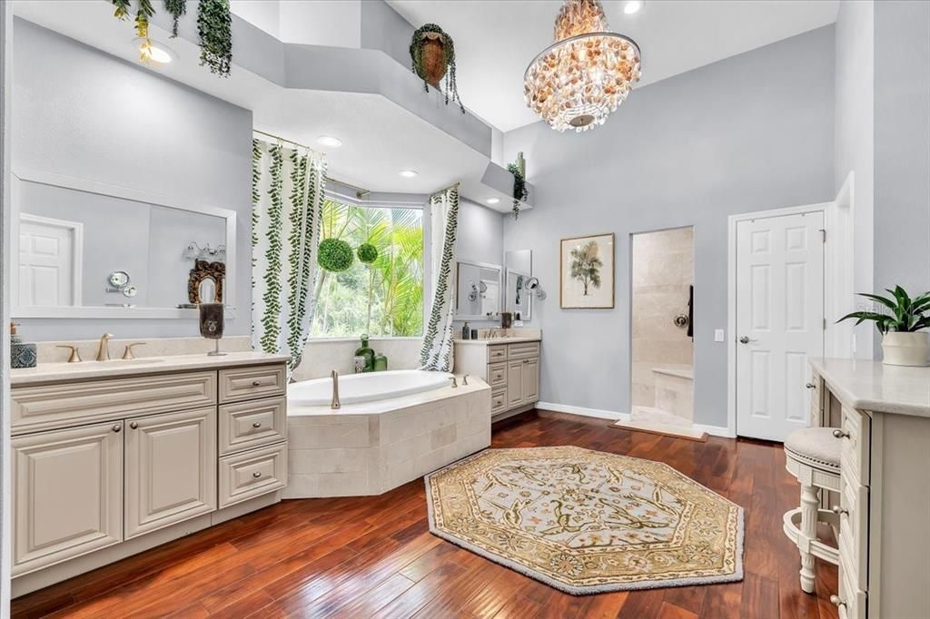 For Sale: $1,850,000 (5 beds, 5 baths, 6597 Square Feet)