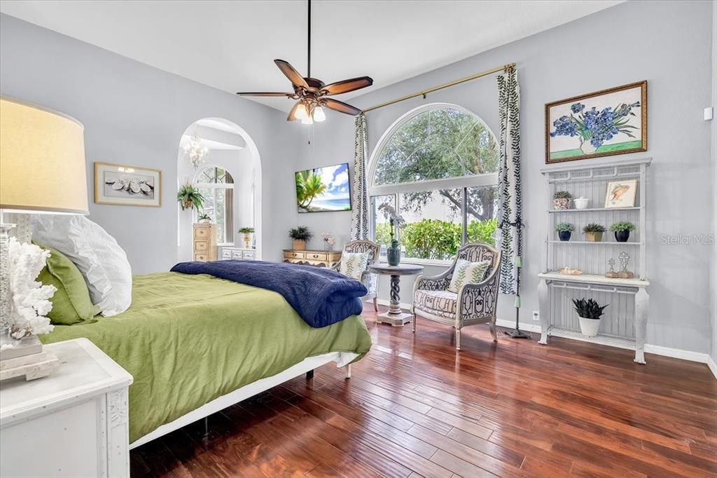 For Sale: $1,850,000 (5 beds, 5 baths, 6597 Square Feet)