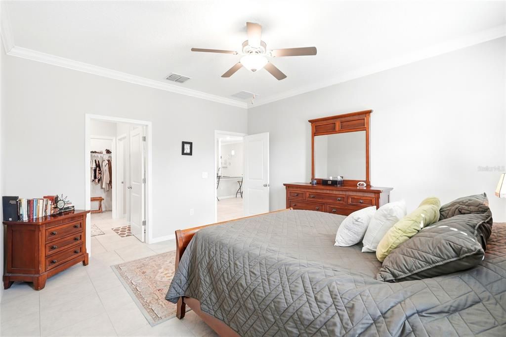 For Sale: $385,000 (3 beds, 2 baths, 1956 Square Feet)
