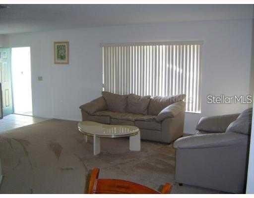 В аренду: $2,400 (4 спален, 2 ванн, 1727 Квадратных фут)