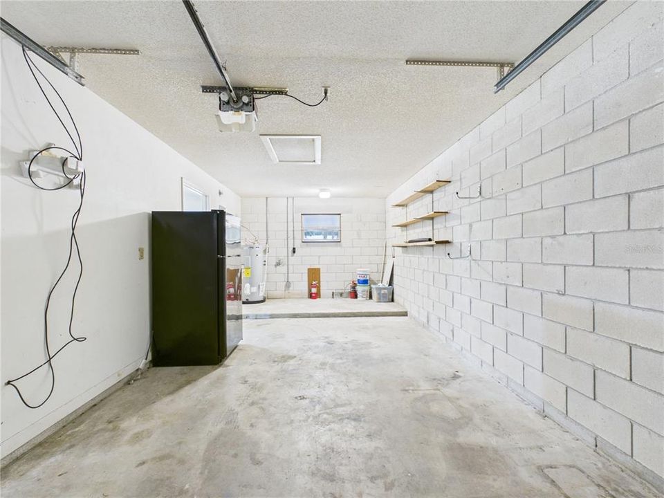 合同活跃: $175,000 (2 贝兹, 1 浴室, 988 平方英尺)