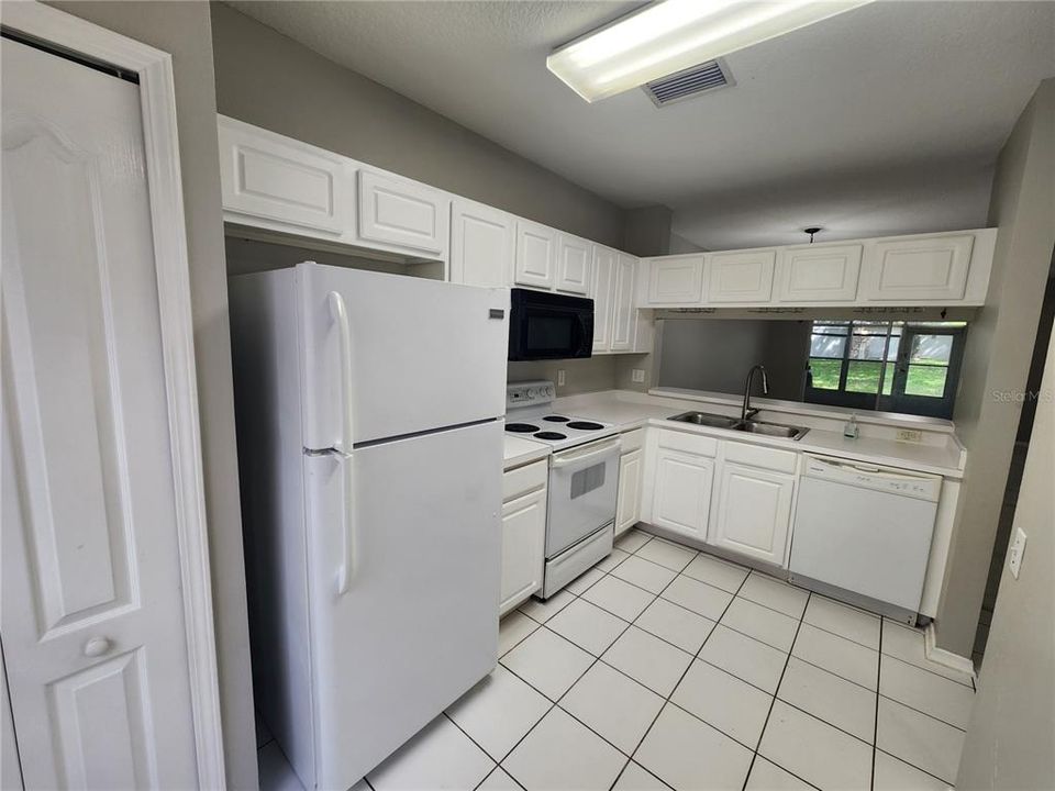 For Rent: $1,800 (2 beds, 2 baths, 1184 Square Feet)