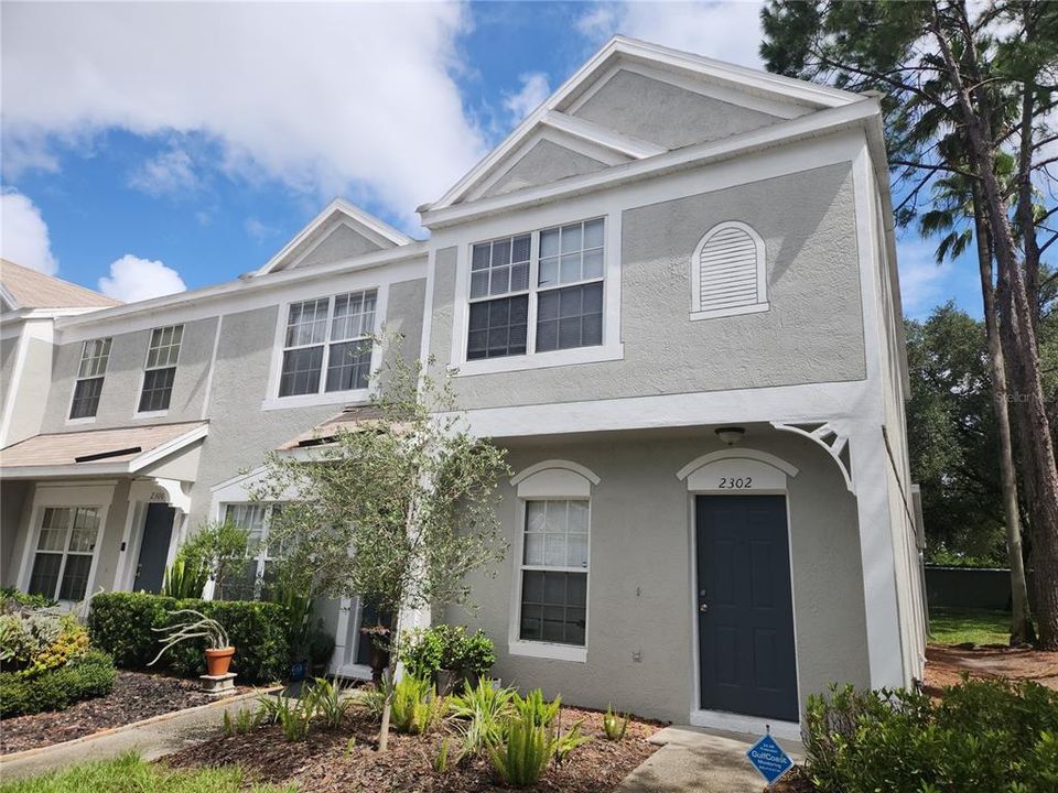 For Rent: $1,800 (2 beds, 2 baths, 1184 Square Feet)