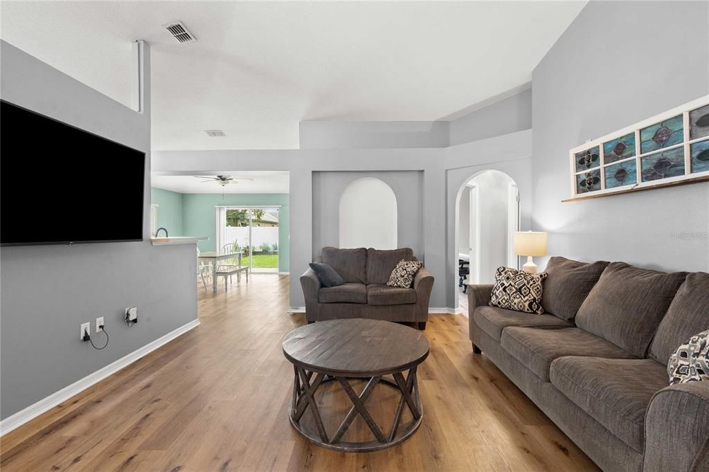 For Sale: $315,000 (4 beds, 2 baths, 1874 Square Feet)