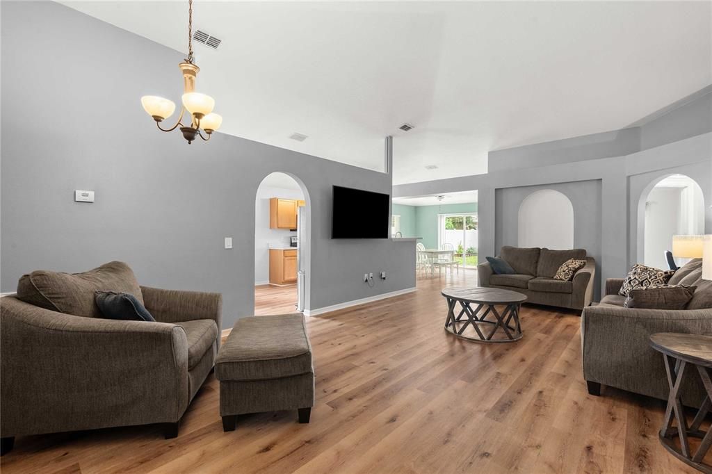 For Sale: $315,000 (4 beds, 2 baths, 1874 Square Feet)