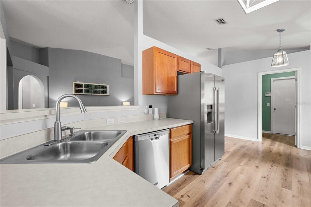 For Sale: $315,000 (4 beds, 2 baths, 1874 Square Feet)