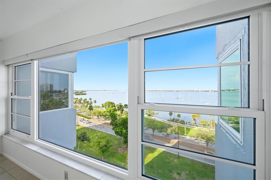 For Rent: $2,300 (1 beds, 1 baths, 718 Square Feet)