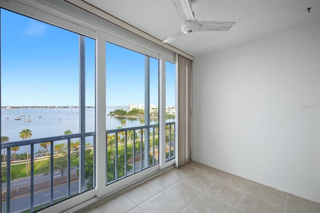 For Rent: $2,300 (1 beds, 1 baths, 718 Square Feet)