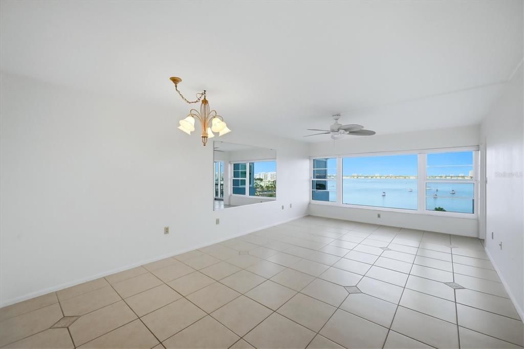 For Rent: $2,300 (1 beds, 1 baths, 718 Square Feet)