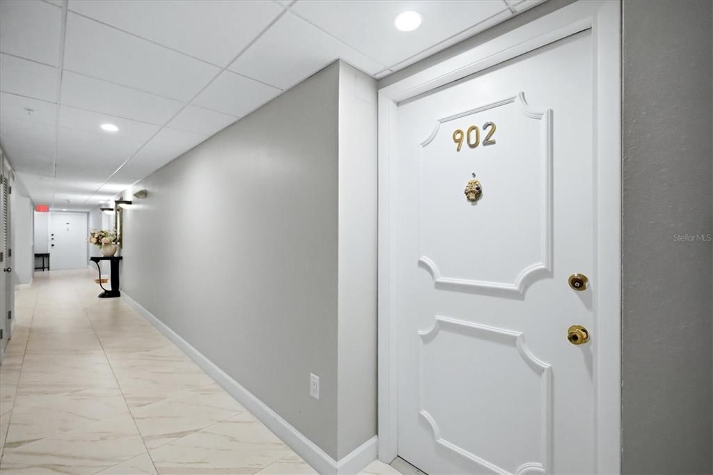For Rent: $2,300 (1 beds, 1 baths, 718 Square Feet)