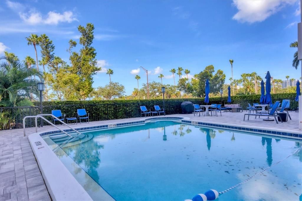 For Rent: $2,300 (1 beds, 1 baths, 718 Square Feet)