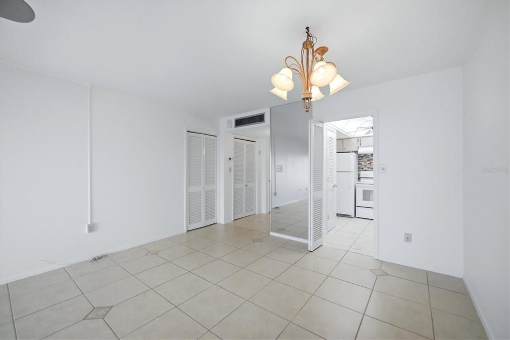 For Rent: $2,300 (1 beds, 1 baths, 718 Square Feet)