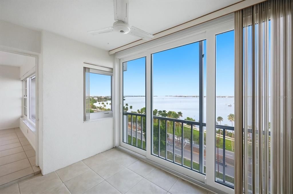 For Rent: $2,300 (1 beds, 1 baths, 718 Square Feet)