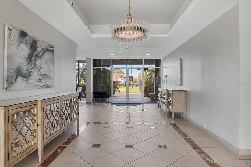 For Rent: $2,300 (1 beds, 1 baths, 718 Square Feet)
