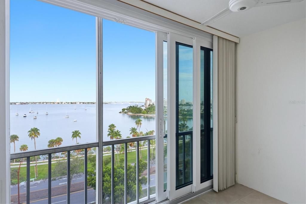 For Rent: $2,300 (1 beds, 1 baths, 718 Square Feet)