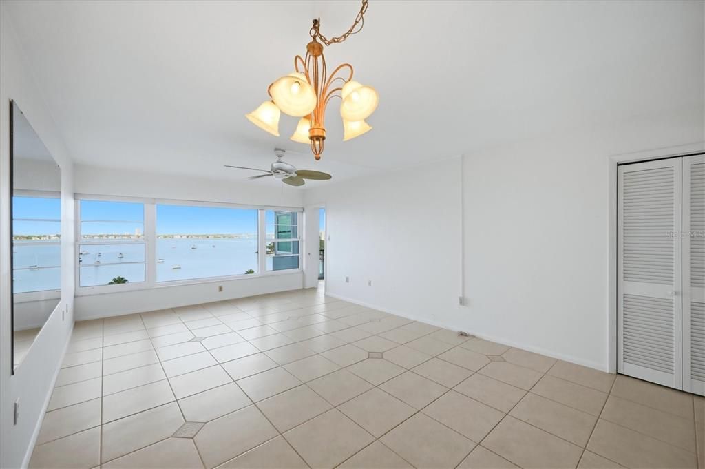 For Rent: $2,300 (1 beds, 1 baths, 718 Square Feet)