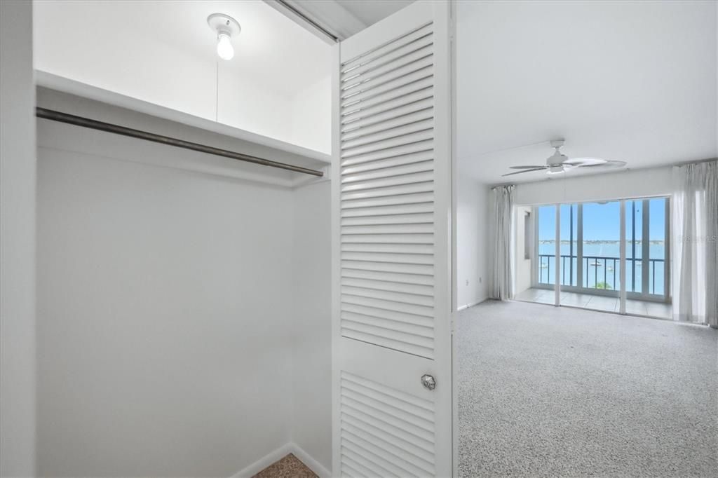 For Rent: $2,300 (1 beds, 1 baths, 718 Square Feet)