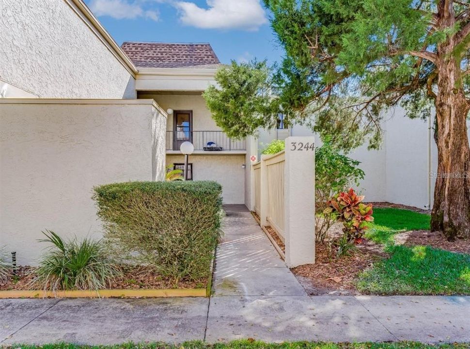 For Rent: $1,225 (1 beds, 1 baths, 655 Square Feet)