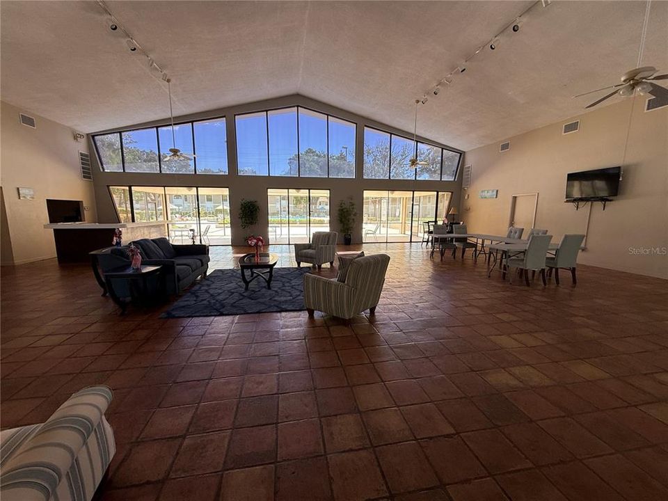 For Rent: $1,225 (1 beds, 1 baths, 655 Square Feet)