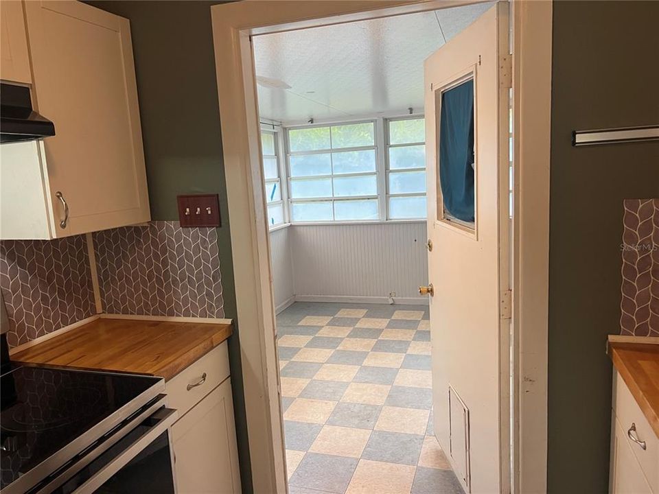 На продажу: $164,900 (2 спален, 1 ванн, 686 Квадратных фут)