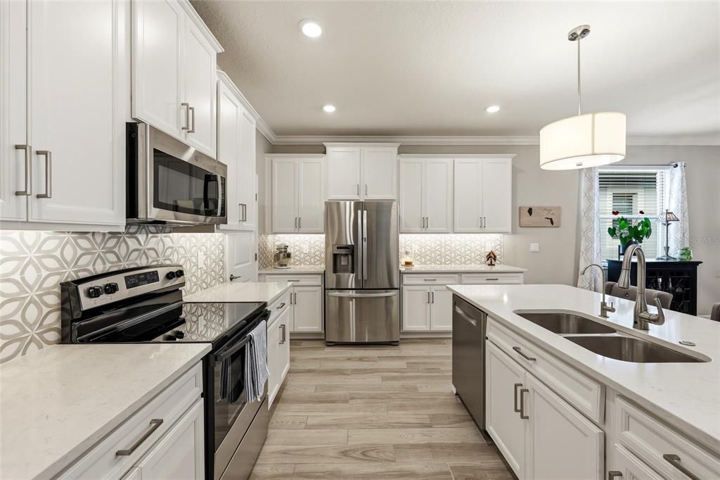 Active With Contract: $395,000 (3 beds, 2 baths, 2136 Square Feet)