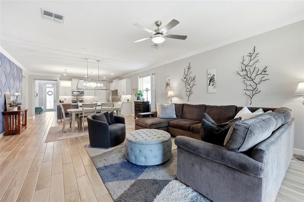 Active With Contract: $395,000 (3 beds, 2 baths, 2136 Square Feet)