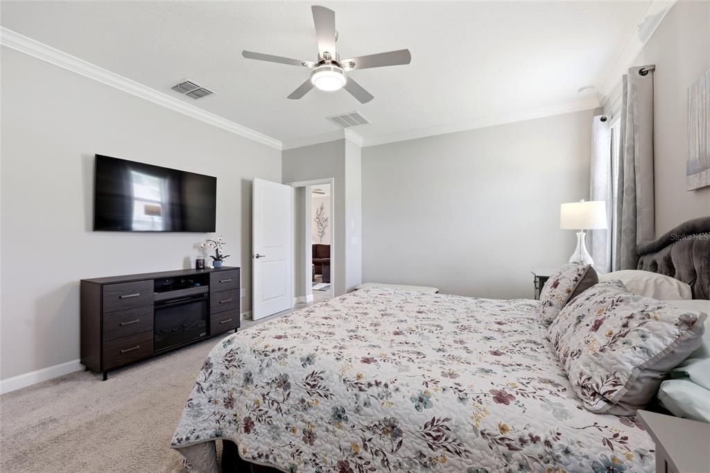 Active With Contract: $395,000 (3 beds, 2 baths, 2136 Square Feet)