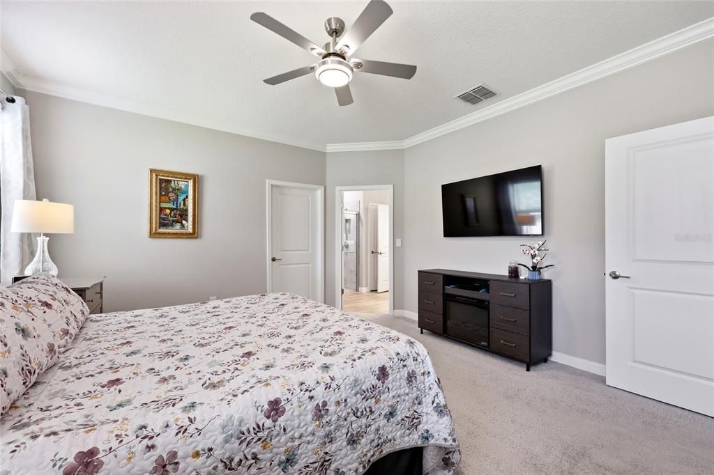 Active With Contract: $395,000 (3 beds, 2 baths, 2136 Square Feet)