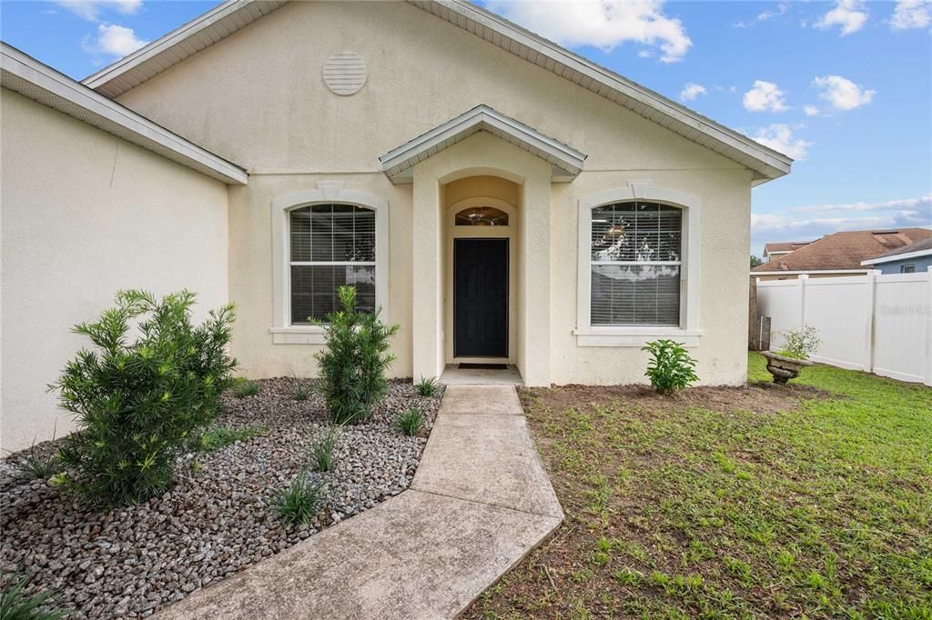For Sale: $305,000 (4 beds, 2 baths, 1303 Square Feet)