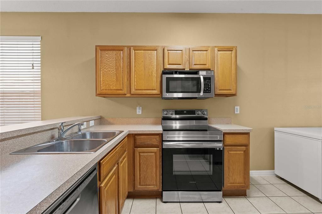 For Sale: $305,000 (4 beds, 2 baths, 1303 Square Feet)