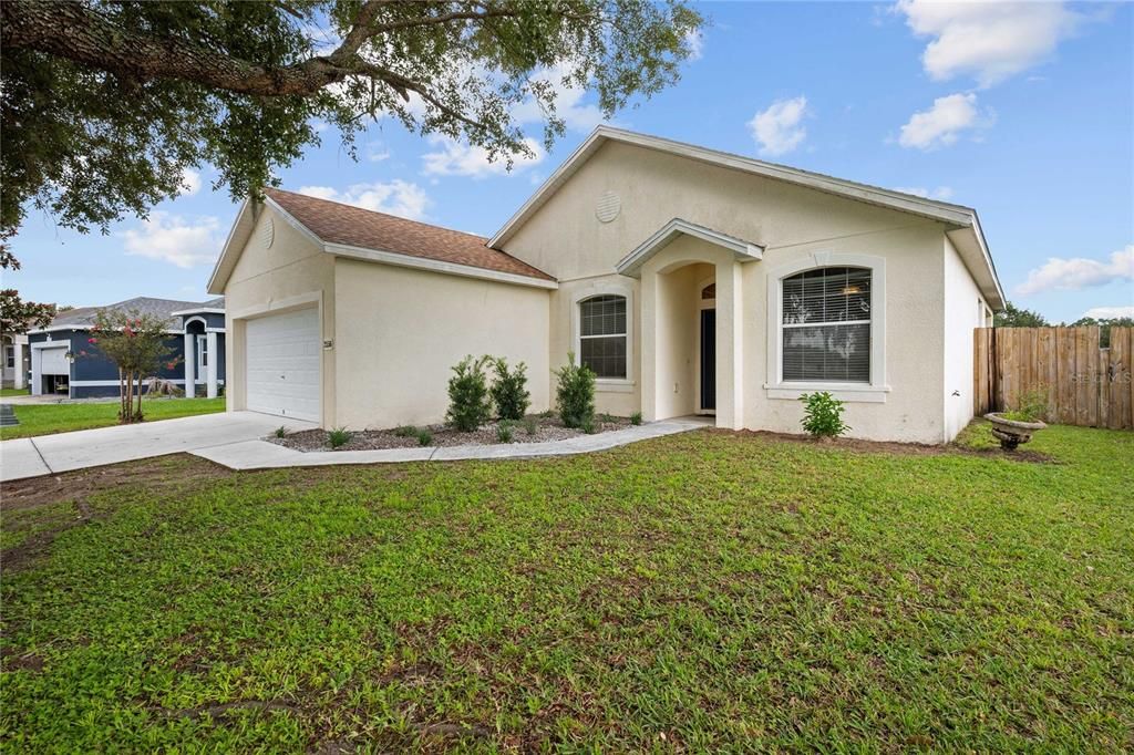 For Sale: $305,000 (4 beds, 2 baths, 1303 Square Feet)
