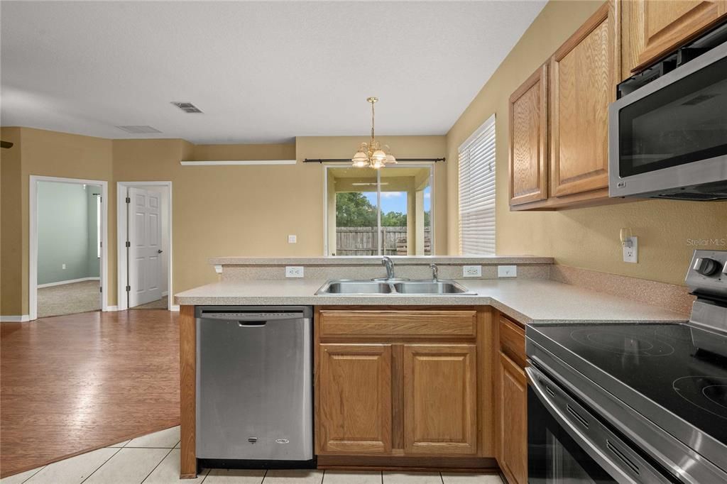For Sale: $305,000 (4 beds, 2 baths, 1303 Square Feet)