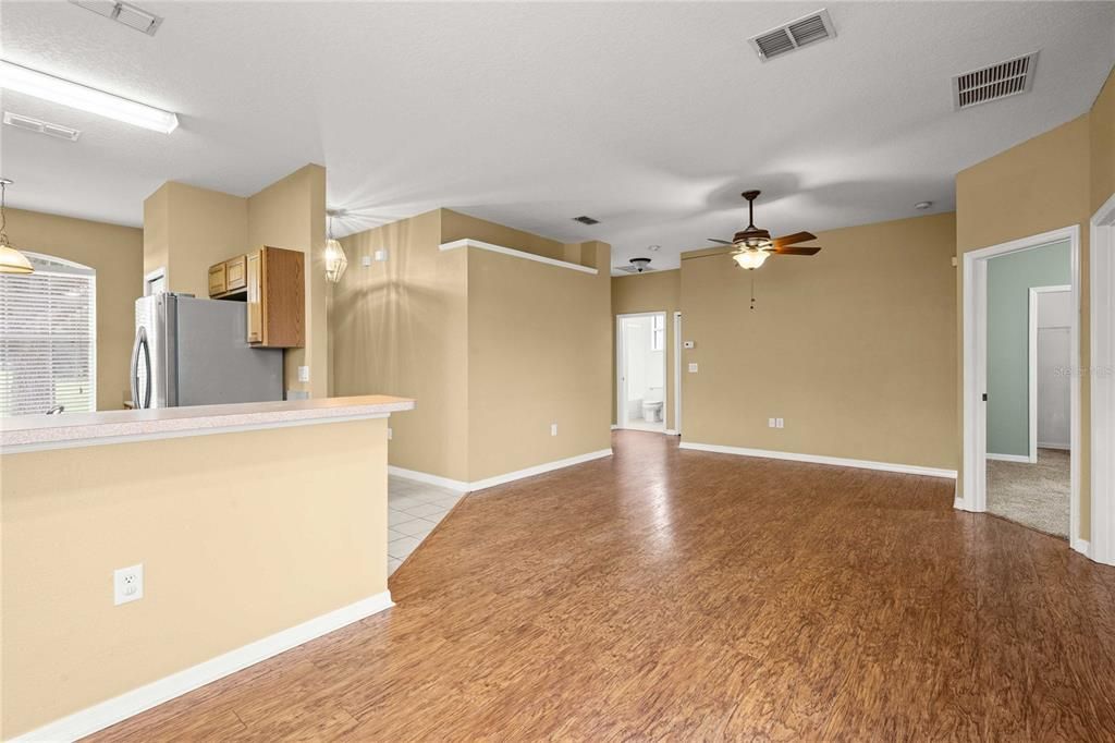 For Sale: $305,000 (4 beds, 2 baths, 1303 Square Feet)