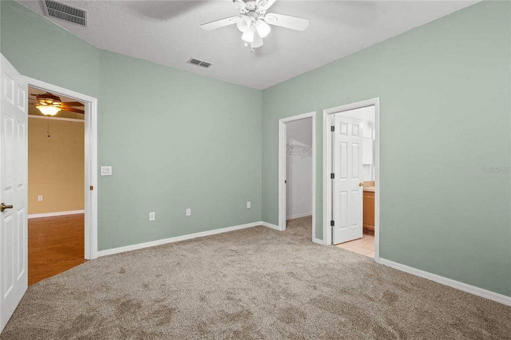 For Sale: $305,000 (4 beds, 2 baths, 1303 Square Feet)