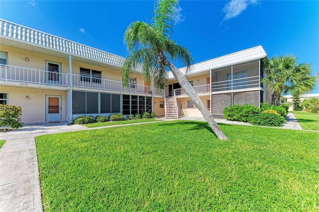 For Sale: $179,000 (2 beds, 2 baths, 812 Square Feet)