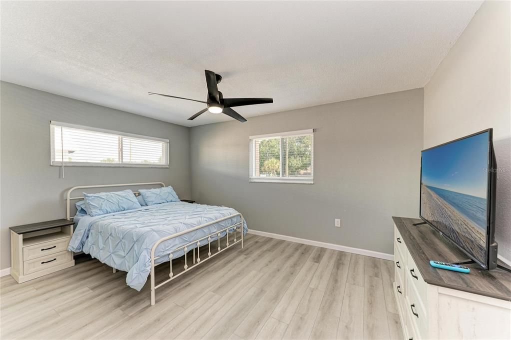 For Sale: $179,000 (2 beds, 2 baths, 812 Square Feet)