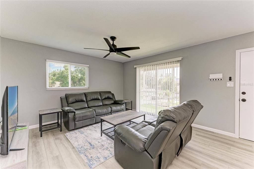 For Sale: $179,000 (2 beds, 2 baths, 812 Square Feet)