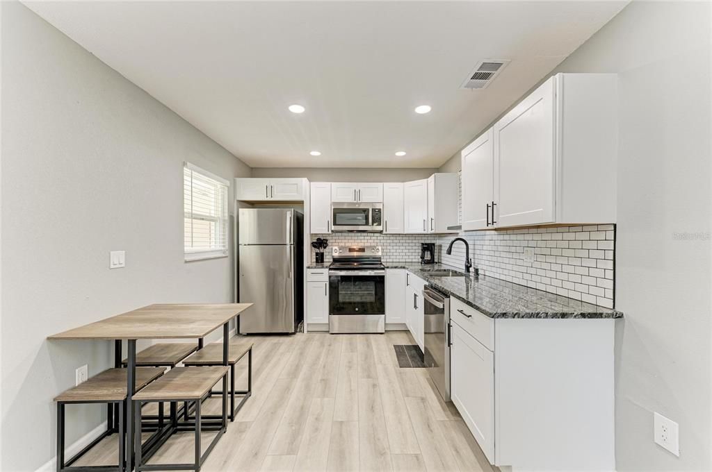 For Sale: $179,000 (2 beds, 2 baths, 812 Square Feet)