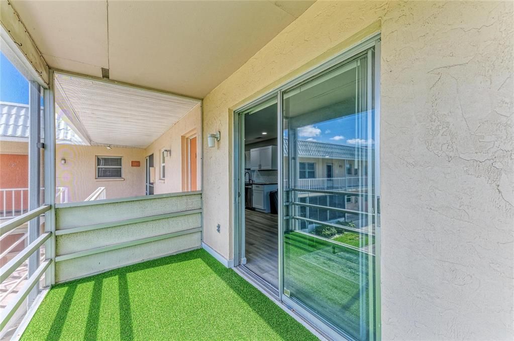 For Sale: $179,000 (2 beds, 2 baths, 812 Square Feet)
