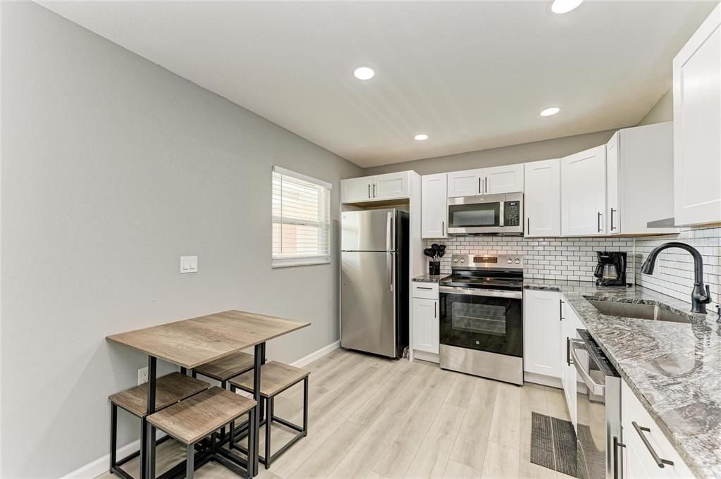 For Sale: $179,000 (2 beds, 2 baths, 812 Square Feet)