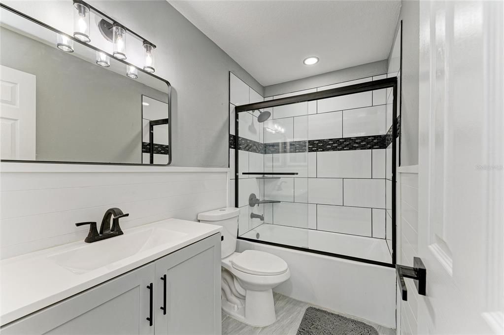 For Sale: $179,000 (2 beds, 2 baths, 812 Square Feet)