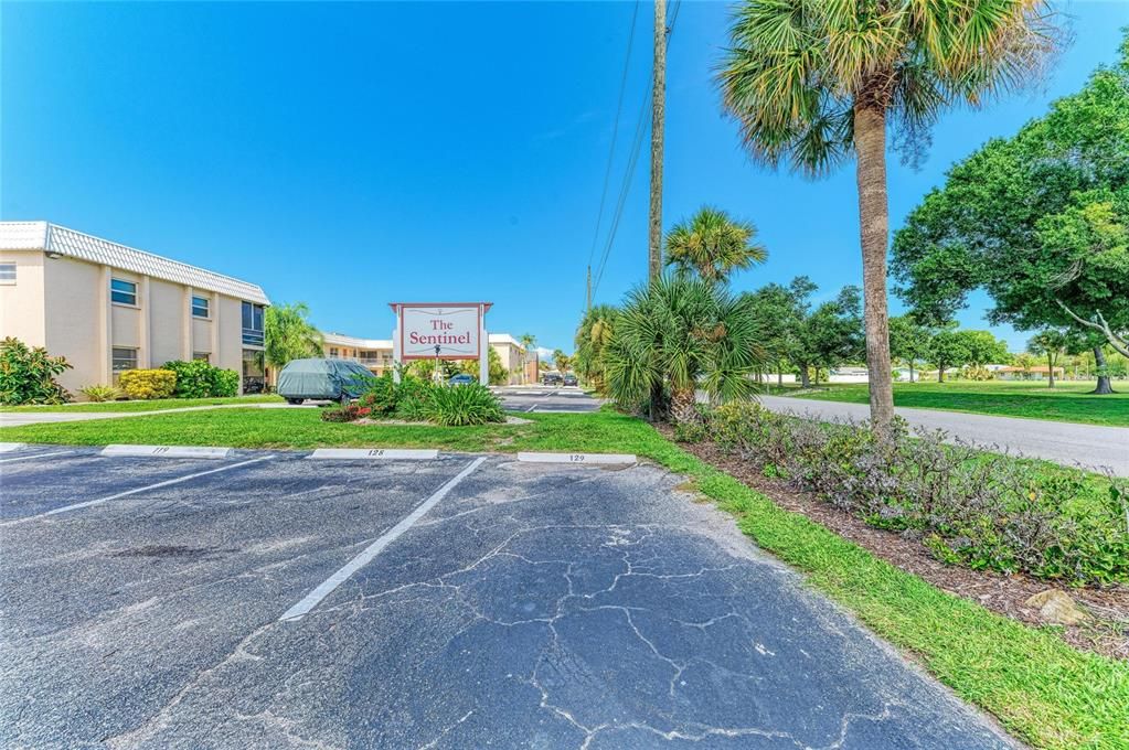 For Sale: $179,000 (2 beds, 2 baths, 812 Square Feet)