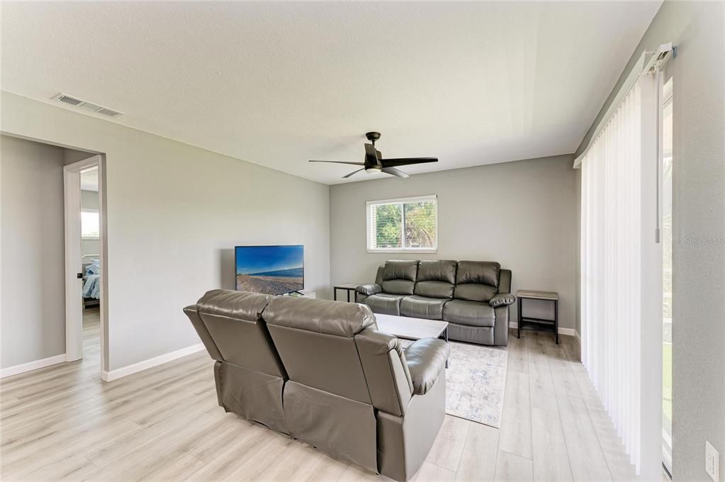 For Sale: $179,000 (2 beds, 2 baths, 812 Square Feet)